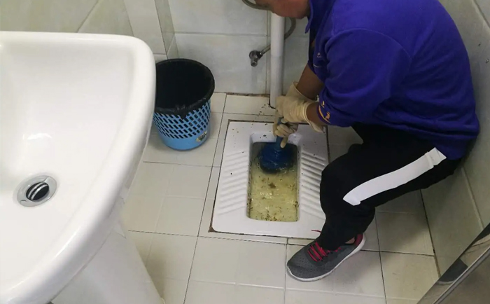 彭场镇疏通蹲坑